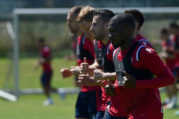 DRES ZVEZDE IMA NOVI DIZAJN: Podseća na jedan od najlepših u njenoj istoriji (FOTO)