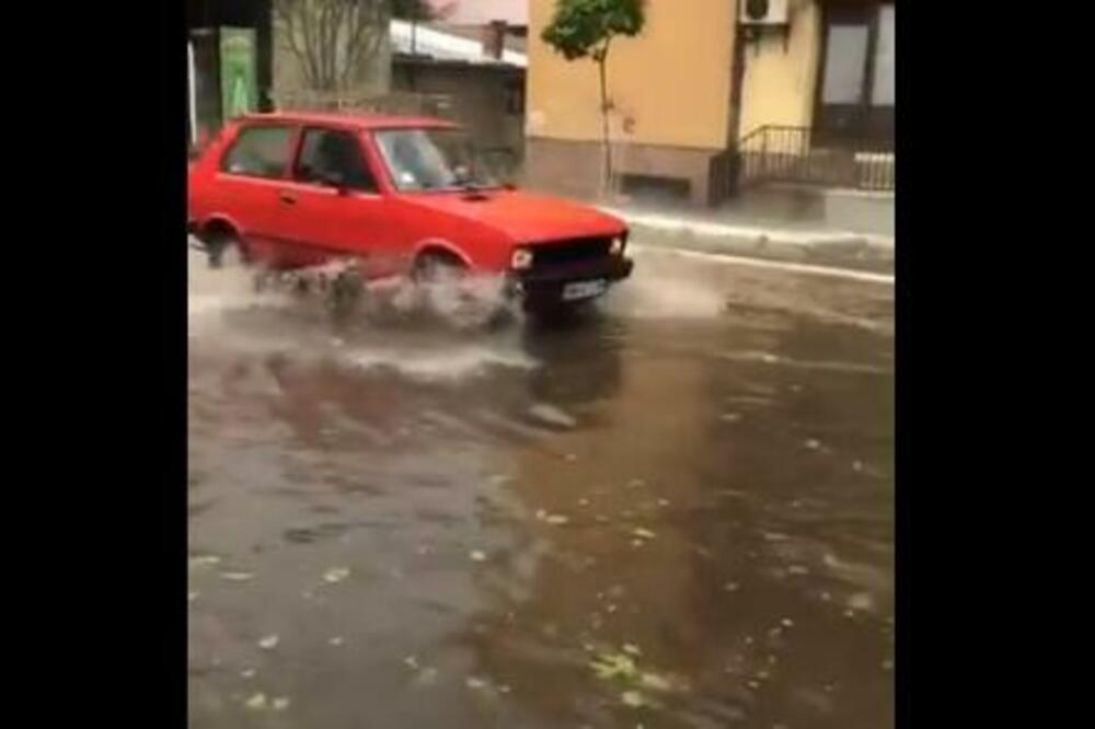 SNAŽNO NEVREME ZADESILO PRIJEPOLJE: Padao grad veličine lešnika, od udara groma veliki deo bez struje!