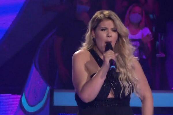 "KADA MI SE MAJKA UPOKOJILA, HRANA MI JE POSTALA UTEHA": Bolna ispovest poznate PEVAČICE! (FOTO)