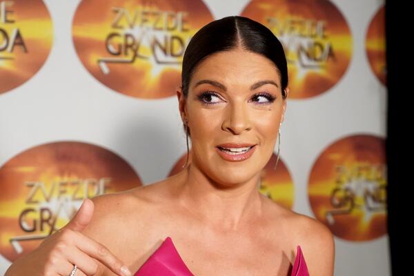 "DOLAZE SVE MLAĐE, A JA SVE STARIJA"! Sanja je jedna od NAJLEPŠIH SRPSKIH VODITELJKE, ali ima VELIKU BRIGU!