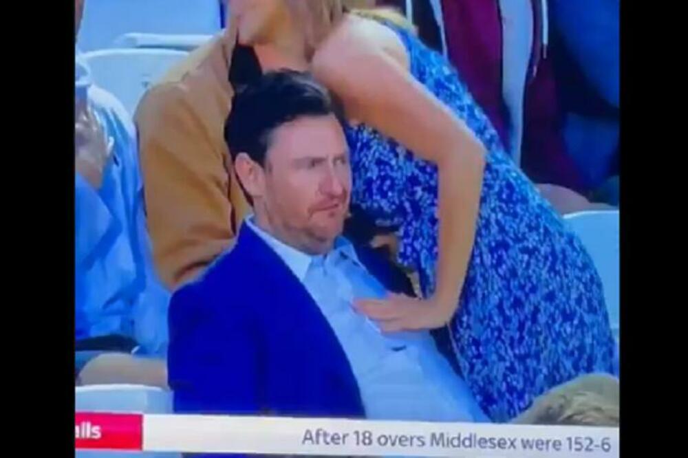 KO KAŽE DA JE DOSADNO NA KRIKETU: Plavuša prislonila grudi muškarcu, a njegova rekacija je bila urnebesna (VIDEO)