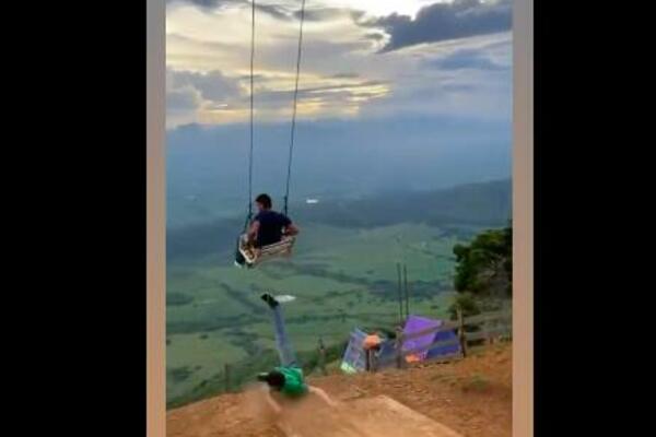 IZBEGAO SMRT ZA DLAKU: Ako nemate jake živce, NE GLEDAJTE! (VIDEO)