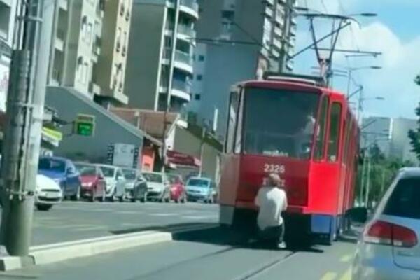 SKANDALOZAN PRIZOR NA ULICAMA BEOGRADA: Šta ovaj čovek radi, ovo NIJE NORMALNO!? (VIDEO)