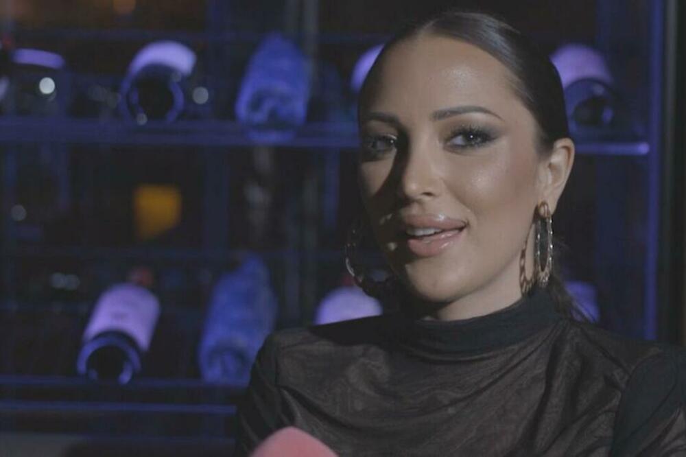 NE GUBI VREME JER JOJ SE MOŽE! PRIJOVIĆKA NAKON SLAVLJA ZAPALILA NA MORE: Pogled iz HOTELA bukvalno NESTVARAN!