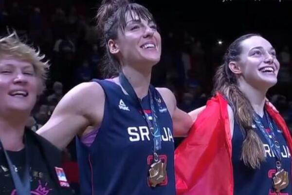 "BOŽE PRAVDE" SE ORILA SA USTA SRPSKIH KRALJICA, KROZ SMEH I SUZE: Maljković komandovala - GLASNIJE, BRE!