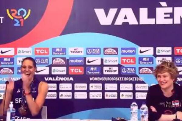 KOŠARKAŠICE UPALE NA KONFERENCIJU MARINE MALJKOVIĆ: Napravile su ŠOU, a Englez je oduševljen njima! (VIDEO)
