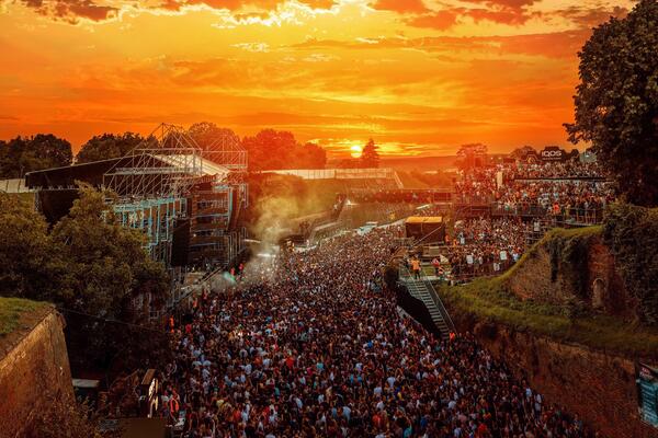 Main Stage u Dance Arena remiksu