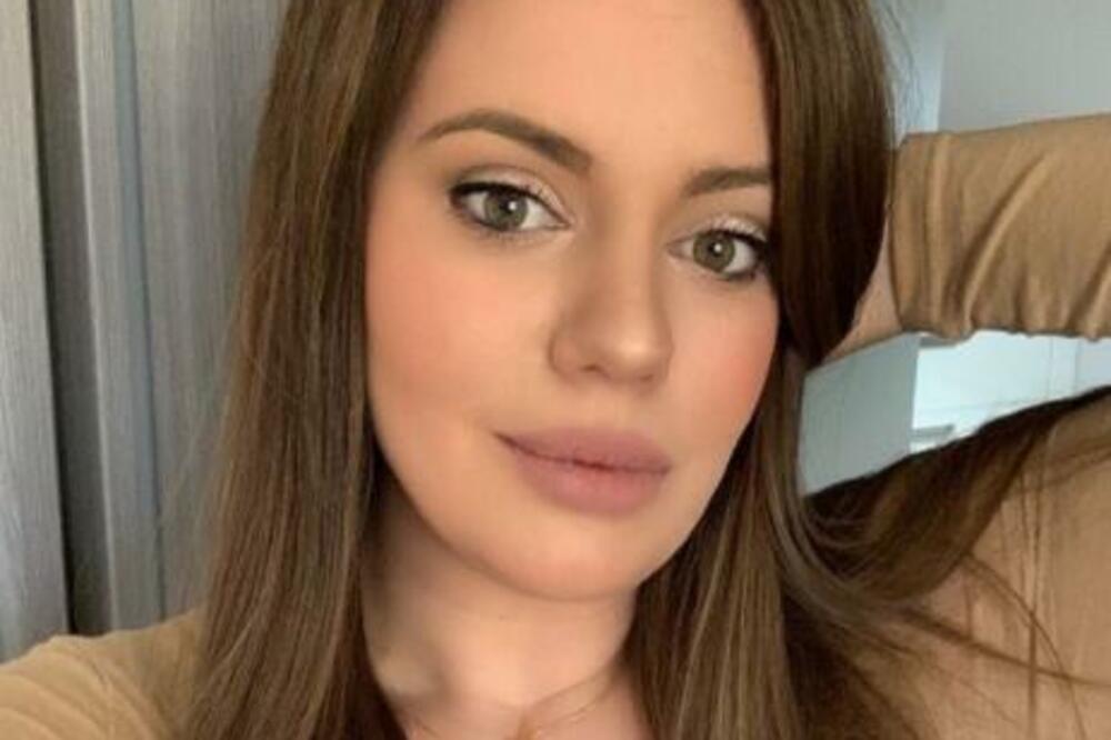 MANEKENKA KOJOJ APLAUDIRA CEO INSTAGRAM! Pokazala nešto što mnoge žene SKRIVAJU i poručila: Poljubite me u DU*E!