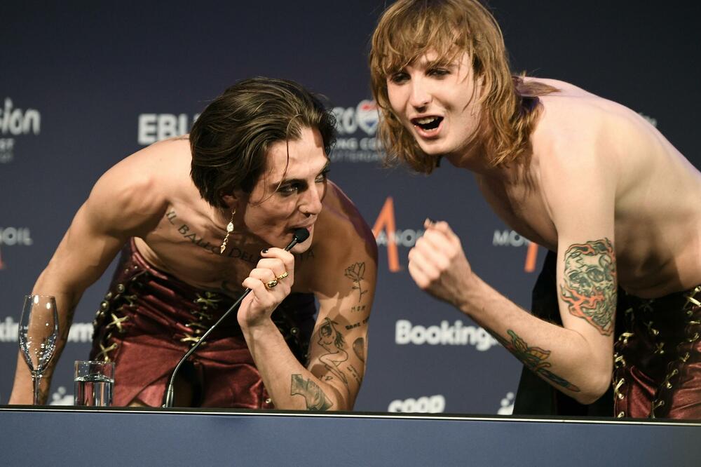 KAKVA GEJ AKCIJA NA NACIONALNOJ TELEVIZIJI UŽIVO! GRUPA MANESKIN PODIVLJALA: Digli celu Poljsku vlast na noge!