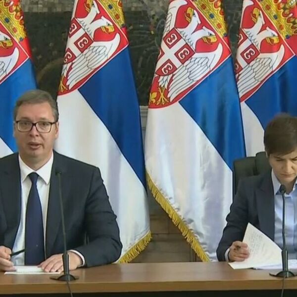 VUČIĆ I JA PRATIMO BROJKE NA 2 SATA, LEKARI SU ZABRINUTI: Ana Brnabić APELOVALA NA MLADE!