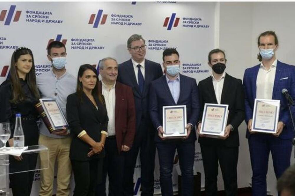 VUČIĆ NA OTVARANJU KANCЕLARIJE FONDACIJЕ ZA SRPSKI NAROD I DRŽAVU: Znanje treba da nam bude vodilja