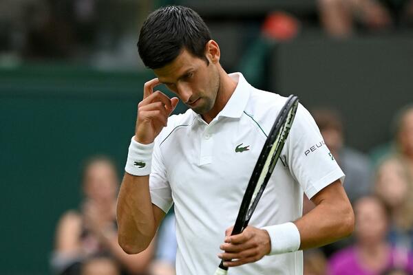 NOVAK SA NOVIM IZGLEDOM PUTUJE U JAPAN: Frizer otkazao sve mušterije i stvorio uspomene koje će dugo pamtiti (FOTO)