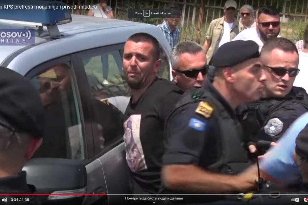 SNIMAK HAPŠENJA MLADIĆA NA GAZIMESTANU! Pobunio se zato što je policija PRETRESALA MONAHINJU (VIDEO)