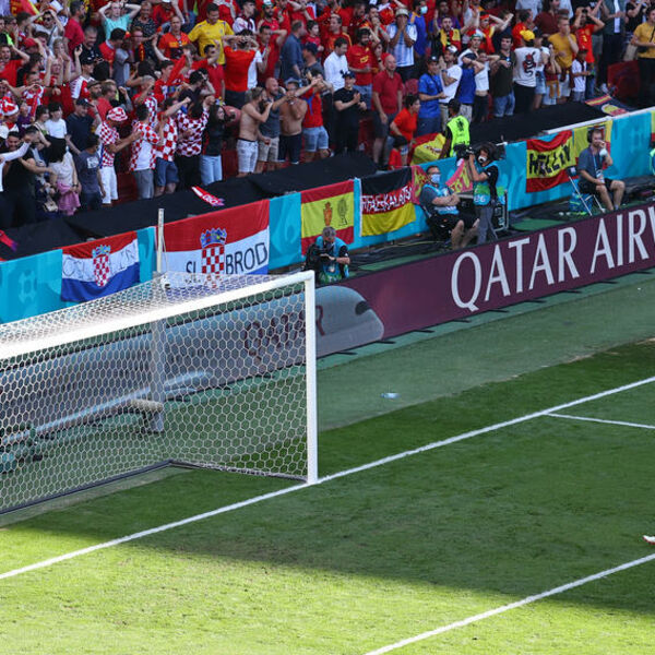 ŠTA URADI, CRNI SIMONE? Španci dominirali do KOMEDIJE od autogola koji je razgalio hrvatske navijače! (VIDEO)