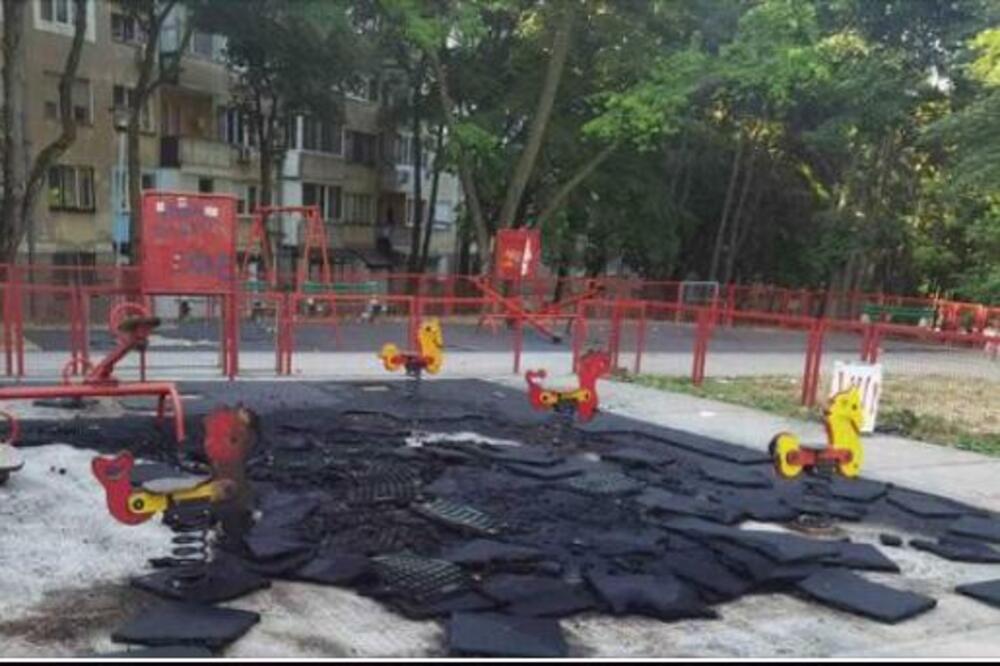 BRUTALNI VANDALIZAM U BEOGRADU: Huligani uništili dečije igralište u naselju Braće Jerković! (FOTO)