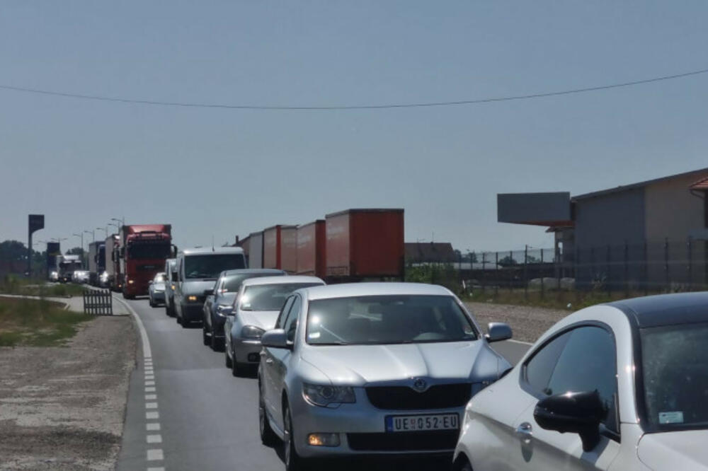 DVE OSOBE POVREĐENE NA AUTO-PUTU ŠID-BEOGRAD! Stvorila se velika gužva zbog lančanog sudara
