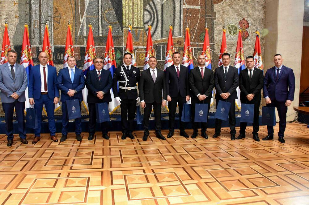 PREDSEDNIK ODLIKOVAO PRIPADNIKE MUP-a: Odličja su svedoci i svetleći putokazi večnih vrednosti koje gajimo