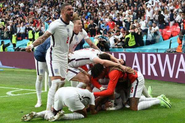 ENGLEZI UZIMAJU EURO: Tako makar predviđa investiciona banka!