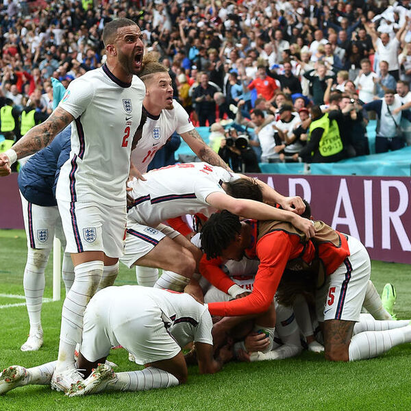 ENGLEZI UZIMAJU EURO: Tako makar predviđa investiciona banka!