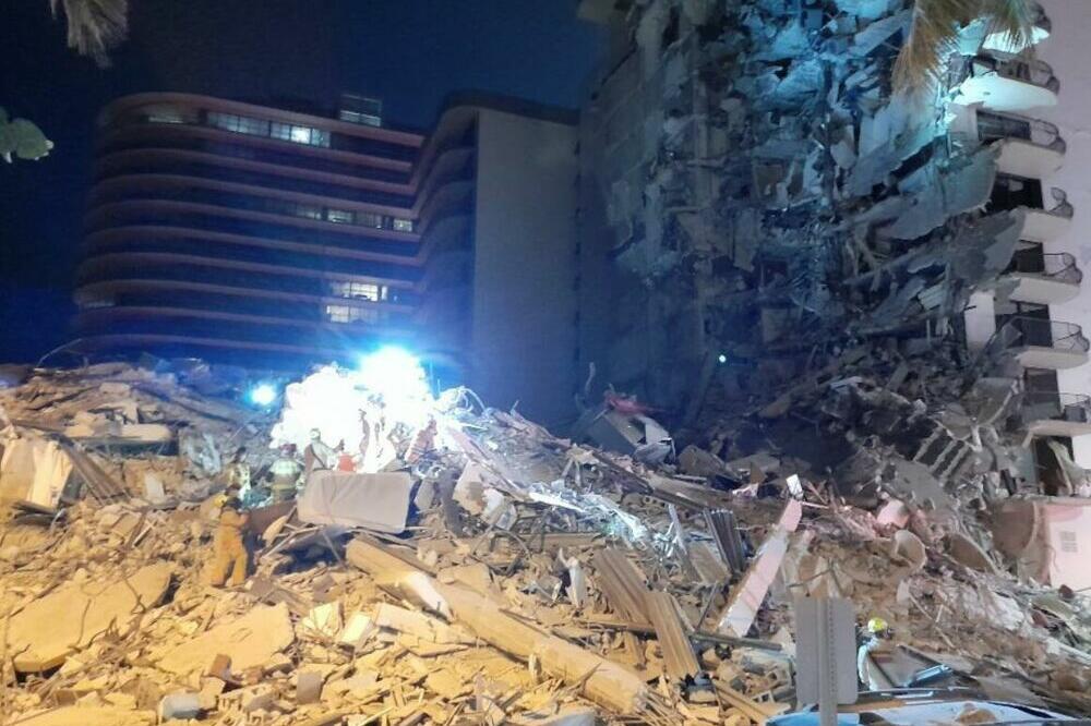 BAJDEN STIŽE NA MESTO NESREĆE: Još se traga za PREŽIVELIMA