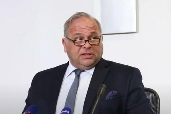 OVAKO JE UHAPŠEN DIREKTOR HRT-A: Policija u Bačićevom TAJNOM STANU (VIDEO)