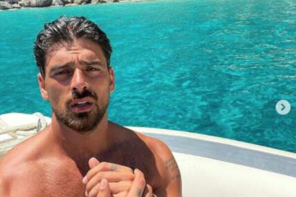 ITALIJAN ZA KOJIM SU ŽENE ŠIROM SVETA ODLEPILE, A NJEGOVA INTIMNA GEJ FOTKA ŠOKIRA: Nastavio se potpuni haos!(FOTO)