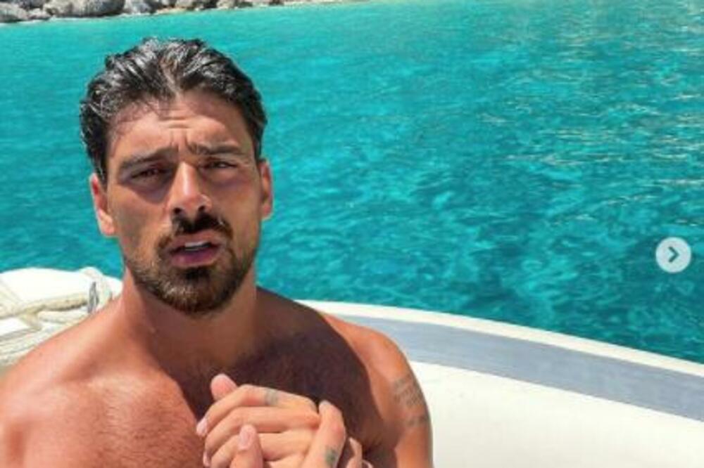 ITALIJAN ZA KOJIM SU ŽENE ŠIROM SVETA ODLEPILE, A NJEGOVA INTIMNA GEJ FOTKA ŠOKIRA: Nastavio se potpuni haos!(FOTO)