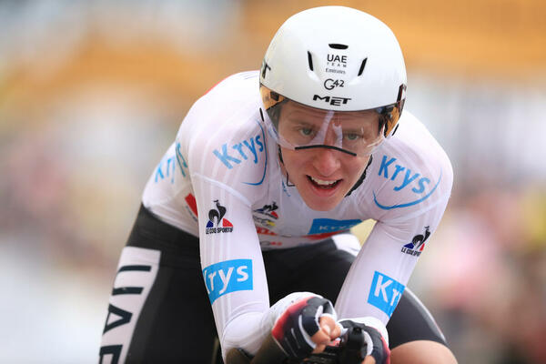 POGAČAR SVE BLIŽI DA PONOVO PRVI PROĐE KROZ JELISEJSKA POLJA: Slovenac etapnom pobedom učvrstio vođstvo!