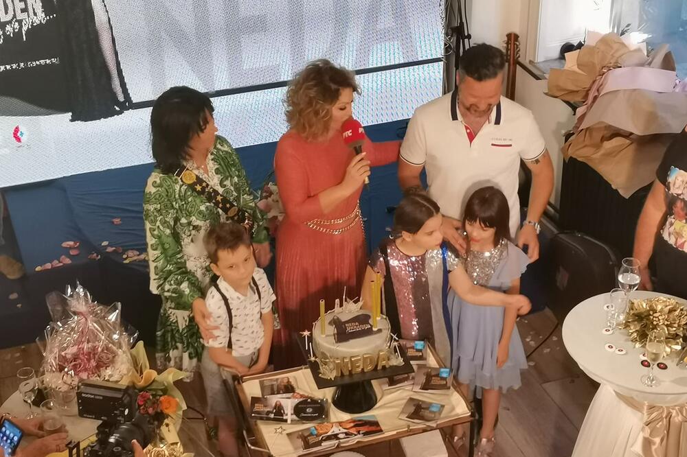 NEDA UKRADEN SEKLA TORTU SA ĆERKOM, ZETOM I UNUČIĆIMA: Emotivni prizor na promociji, PRELEPE SCENE! (VIDEO)