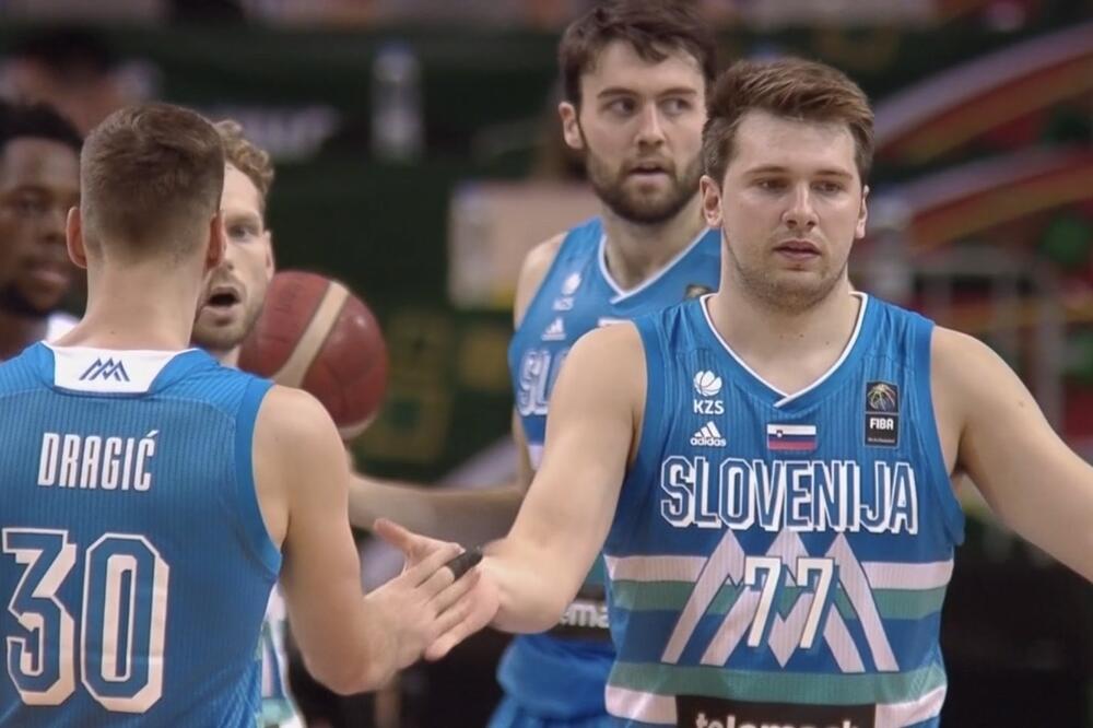 SLOVENAC UŽIVAO U HITOVIMA SRPSKE MUZIKE: Uhvaćen na koncertu Cece Ražnatović!