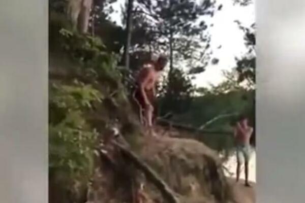 AL SE RAZBI ČOVEK!!! Pokušao je da skoči u reku, desila mu se KATASTROFA! (VIDEO)