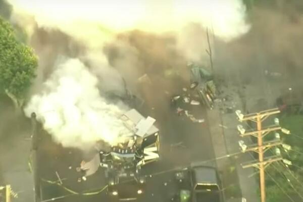 OSAM LJUDI POGINULO U NAMEŠTENOJ EKSPLOZIJI AUTOMOBILA! Meta je bio vladin konvoj u glavnom gradu SOMALIJE