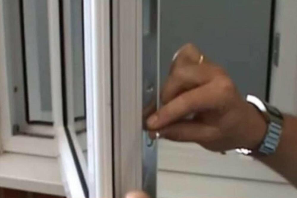 Evo kako da očistite PVC prozore i vrata za par sekundi: Mrlje nestaju odmah, prljavšina "spada" u trenutku!