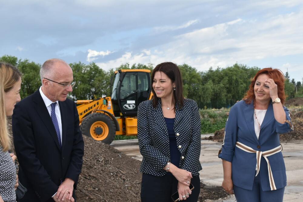 Vujović u Novom Sadu obišla prvu kompostanu zelenog otpada u Srbiji