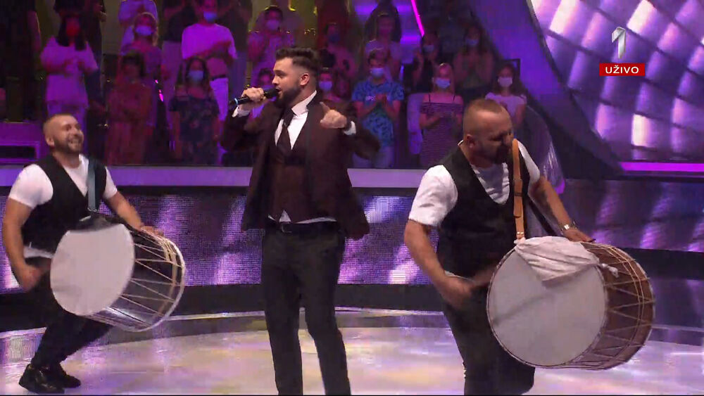 Sadik Hasanović peva