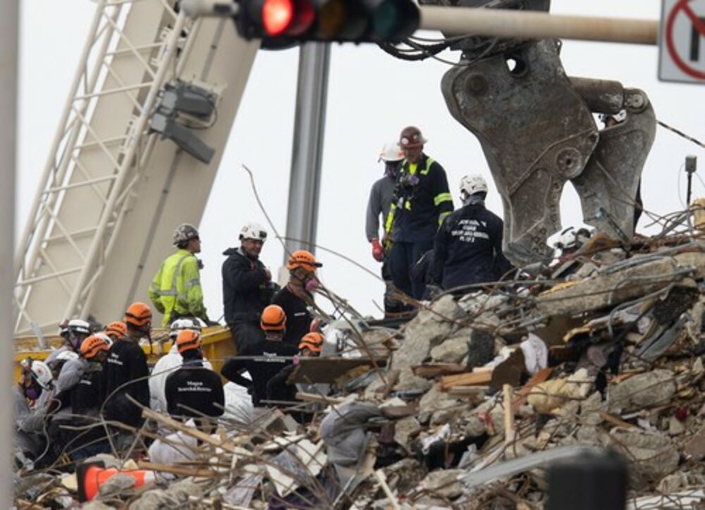 Majami, Žrtve, Zgrada