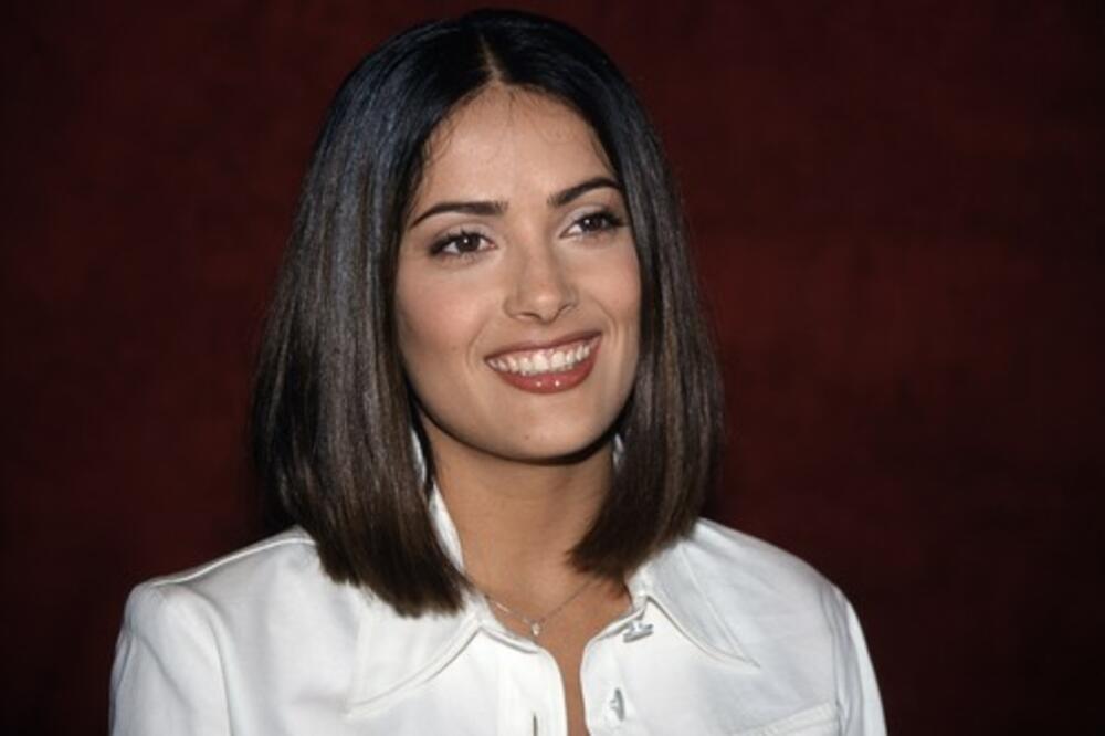 ZAHVALJUJUĆI OVOJ BILJCI NIJE OTIŠLA "POD NOŽ" Glumica Salma Hajek izgleda NIKAD MLAĐE: Ne koristim botoks (FOTO)