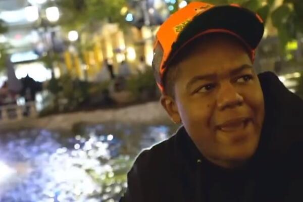 PRVO SE POSTAVIO KAO OTAC,A ONDA JE SLAO EKSPLICITNE PORUKE MALOLETNICI! Ona sada od njega traži 1,5 MILIONA DOLARA