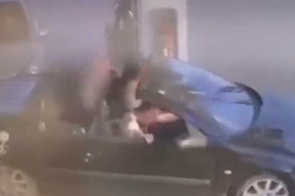 DOBRO SU ŽIVE GLAVE IZVUKLI: Vozili kao BESNI, a parkiranje im je "ZA MEDALJU" (VIDEO)