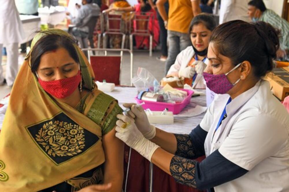 VIŠE HILJADA LJUDI VAKCINISANO SLANOM VODOM U INDIJI! Uhapšeni lekari i medicinski radnici zbog lažnih vakcina