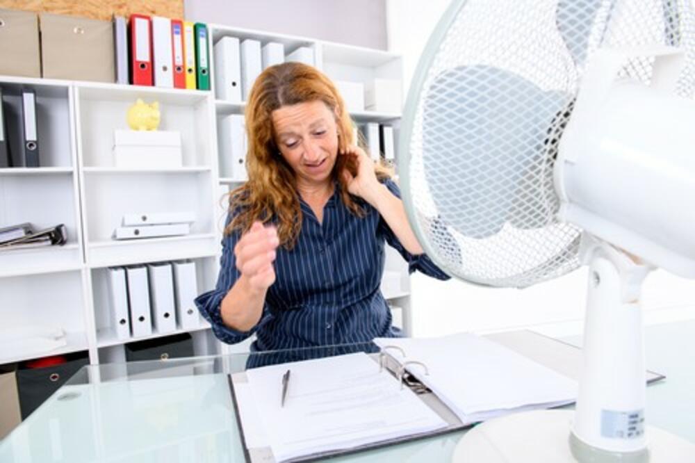 DA LI TREBA DA SPAVAMO POD KLIMOM: Evo kako da se rashladite tokom vrućina, a da vam se ne ukoči vrat!