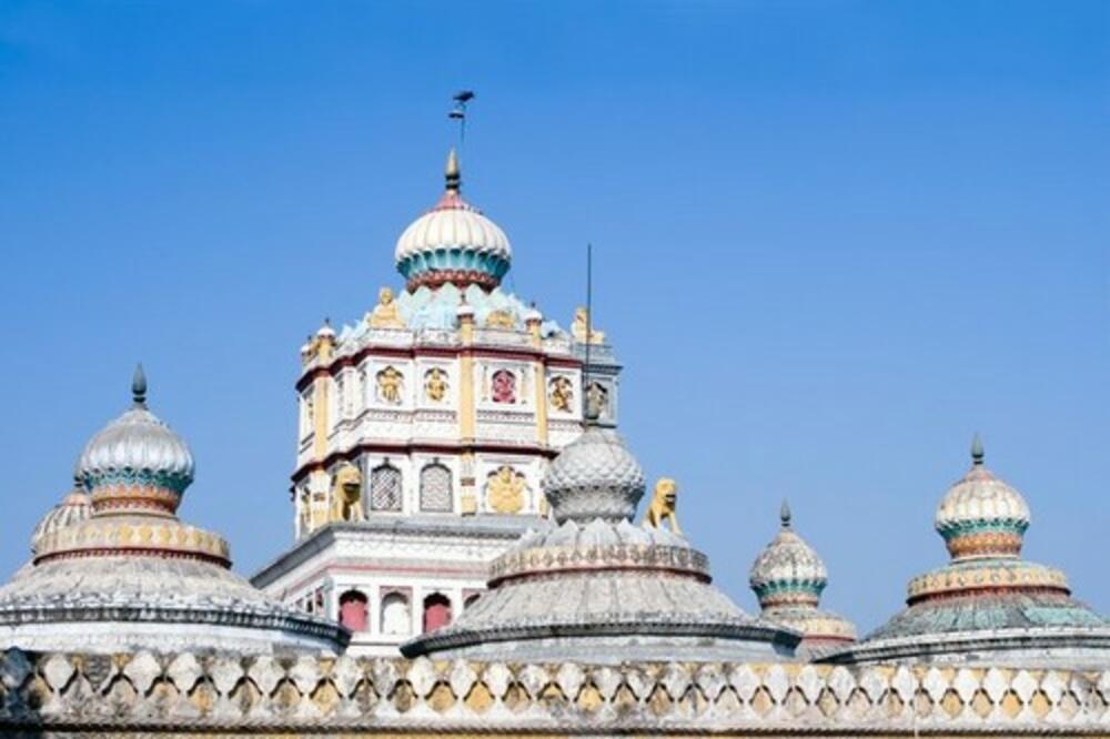 NAPLAĆUJE SELFIJE: Odluka indijske ministarke podelila JAVNOST, "iskorišćava sirotinju"?