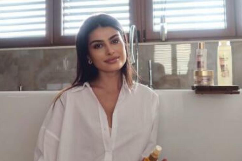 SUPRUGA SRPSKOG KOŠARKAŠA JE VANSERIJSKA BOMBETINA: Mami na greh u bikiniju, njeno telo izgleda savršeno! (FOTO)