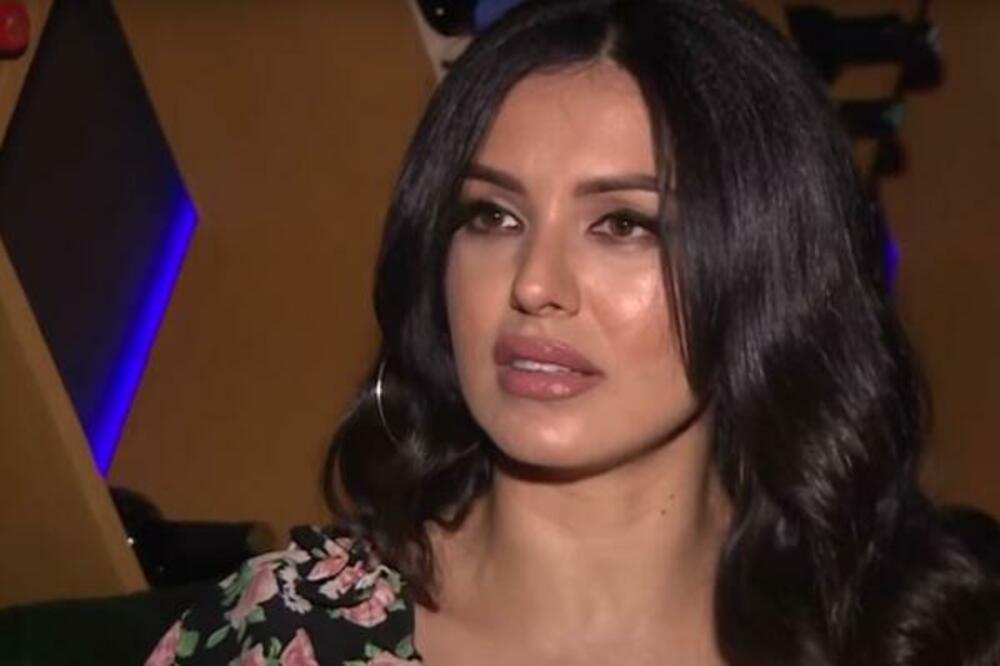 NAKON SVIH SKANDALA TANJA SAVIĆ POKUPILA SINOVE I OTIŠLA VAN SRBIJE: Fotkama pokazala GDE JE i šta radi!