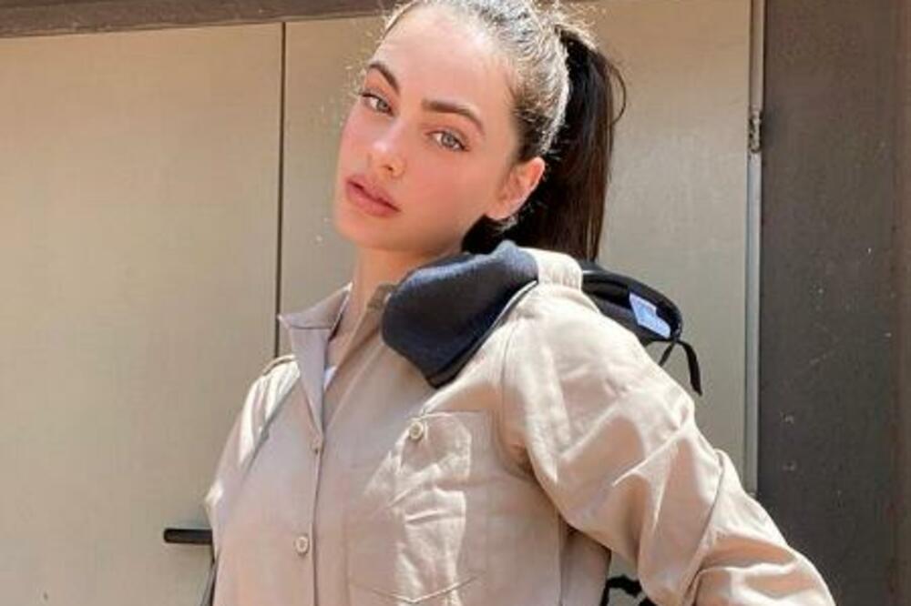 NAJLEPŠA ŽENA NA SVETU JE VOJNIK: Muškarci su poludeli za njenim fotkama u uniformi, A ONA LJUBI MILIJARDERA (FOTO)