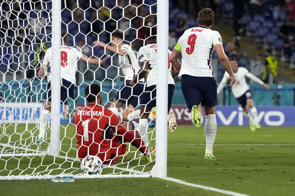 ENGLEZIMA LAKNULO: Za polufinale se oporavio fudbaler Arsenala!