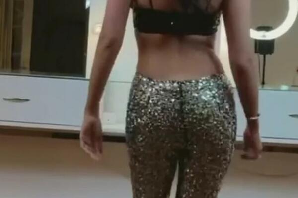 GOLA LEĐA, VITAK STRUK! ALEKSANDRA PRIJOVIĆ SREDILA LINIJU DO SAVRŠENSTVA: Gori kako izgleda - BOMBETINA!