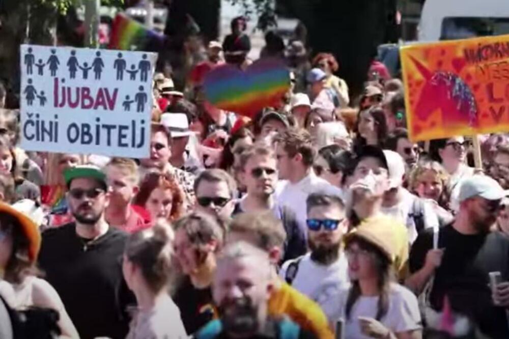 NAPADI U ZAGREBU ZA VREME I NAKON PRAJDA: Incidenti na svakom koraku, udarali, pljuvali i PALILI ZASTAVE! (VIDEO)