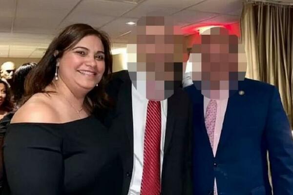 SKANDAL! DIREKTORKA TERALA NASTAVNICU DA SE FOTOGRAFIŠE I TO U TANGAMA: Pretila joj otkazom ako to ne učini (FOTO)