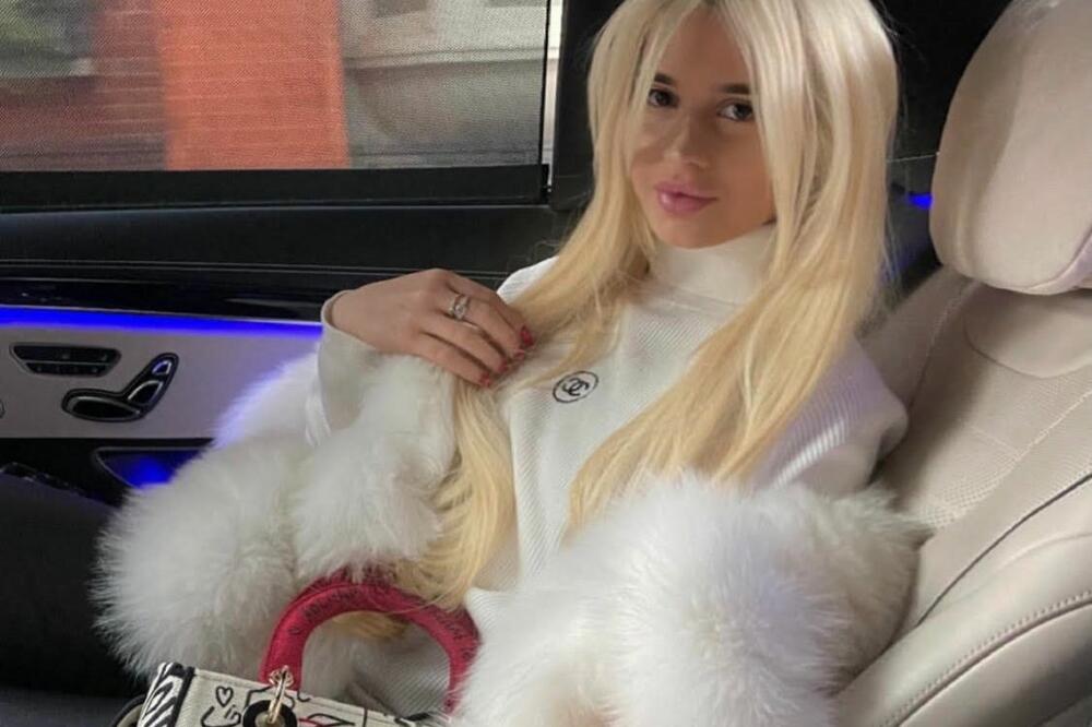 ĆERKA ŽELJKA MITROVIĆA SE KUPA U LUKSUZU! Dama čiji garderober košta kao STAN U CENTRU vodi život iz BAJKE!(FOTO)